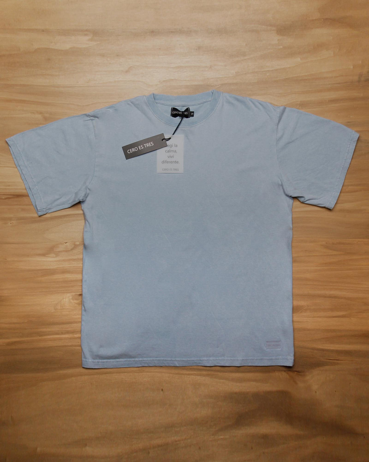 REMERA FRAPPE CELESTE